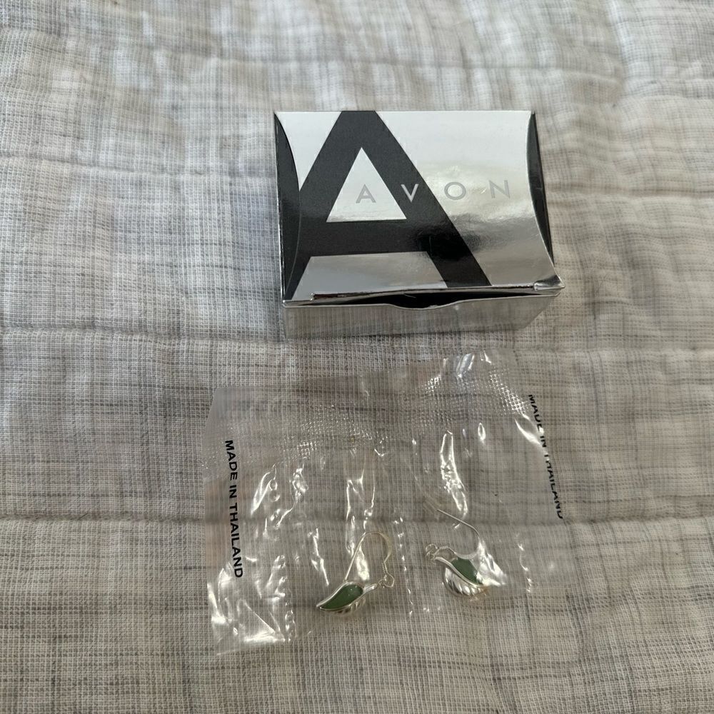 AVON 925 STERLING SILVER AVENTURINE LEAF PENDANT NECKLACE and Earrings NEW BOX